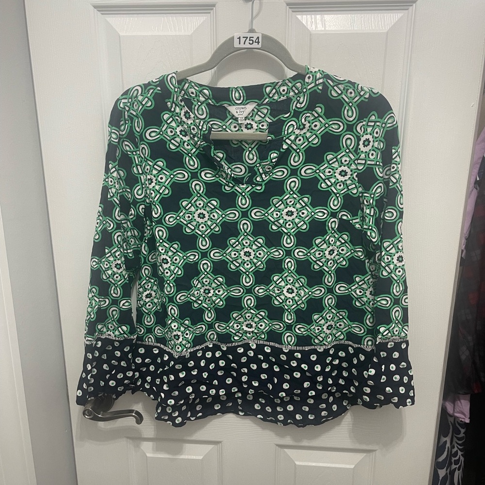 Crown & Ivy Green and Black Patterned Blouse